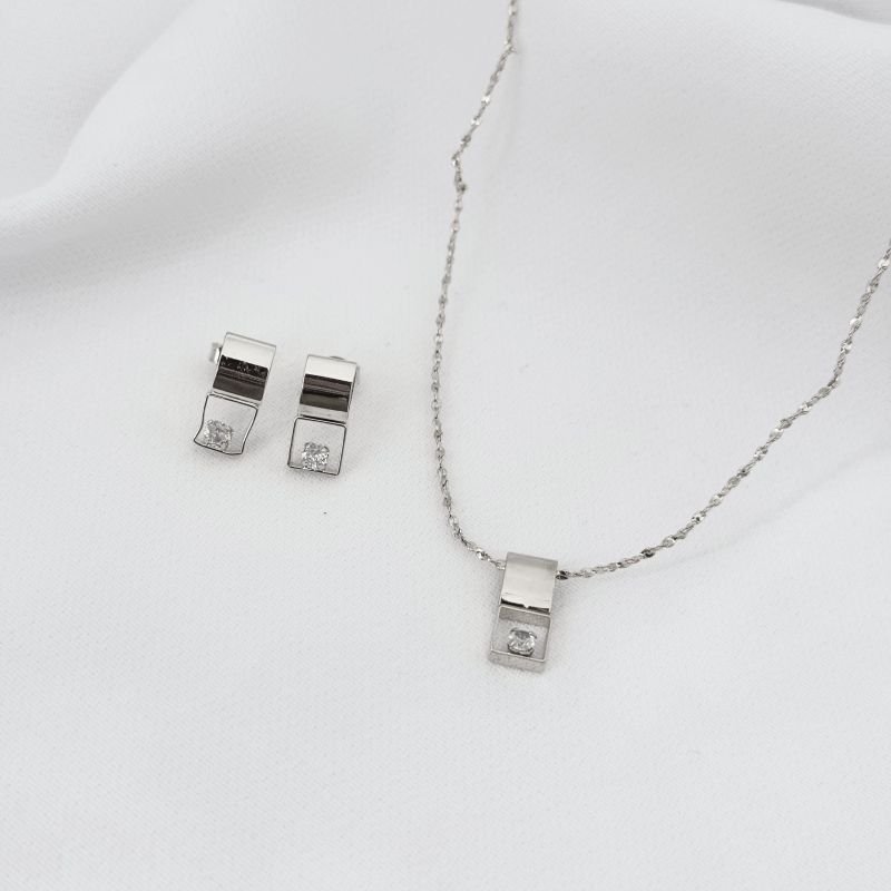 CONJUNTO OVAL LISA COM QUADRADO VAZADO EM RÓDIO BRANCO