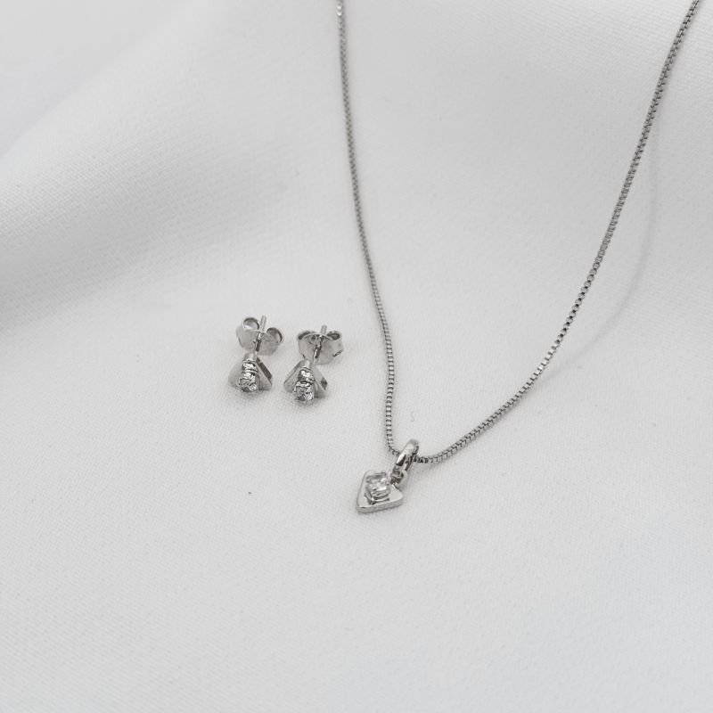 CONJUNTO TRIANGULO COM ZIRCONIA EM RÓDIO BRANCO