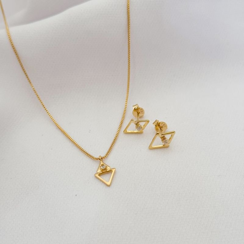 CONJUNTO TRIANGULO EM OURO 18K