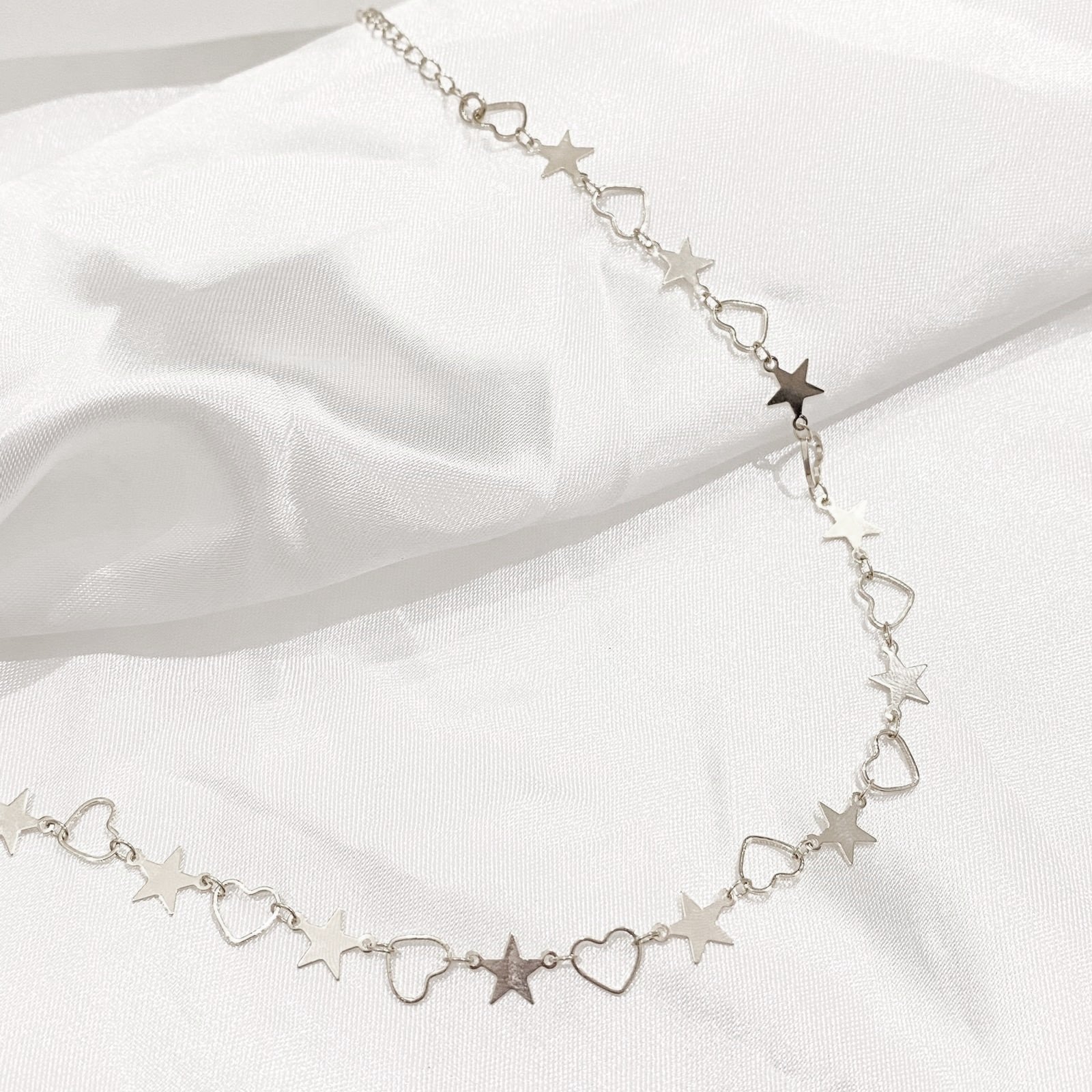 COLAR CHOCKER ESTRELAS E CORAÇÕES EM RÓDIO BRANCO