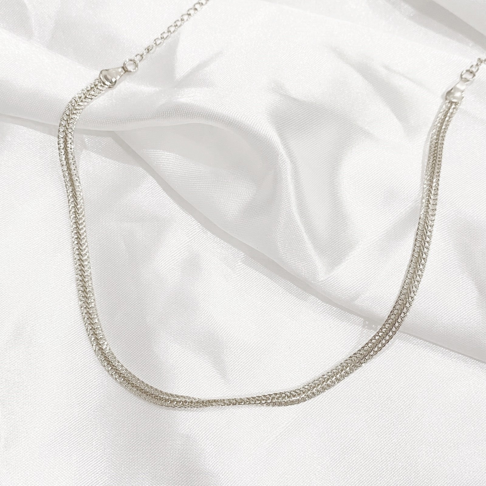 COLAR CHOKER MALHA TRANÇADA 40CM EM RÓDIO BRANCO