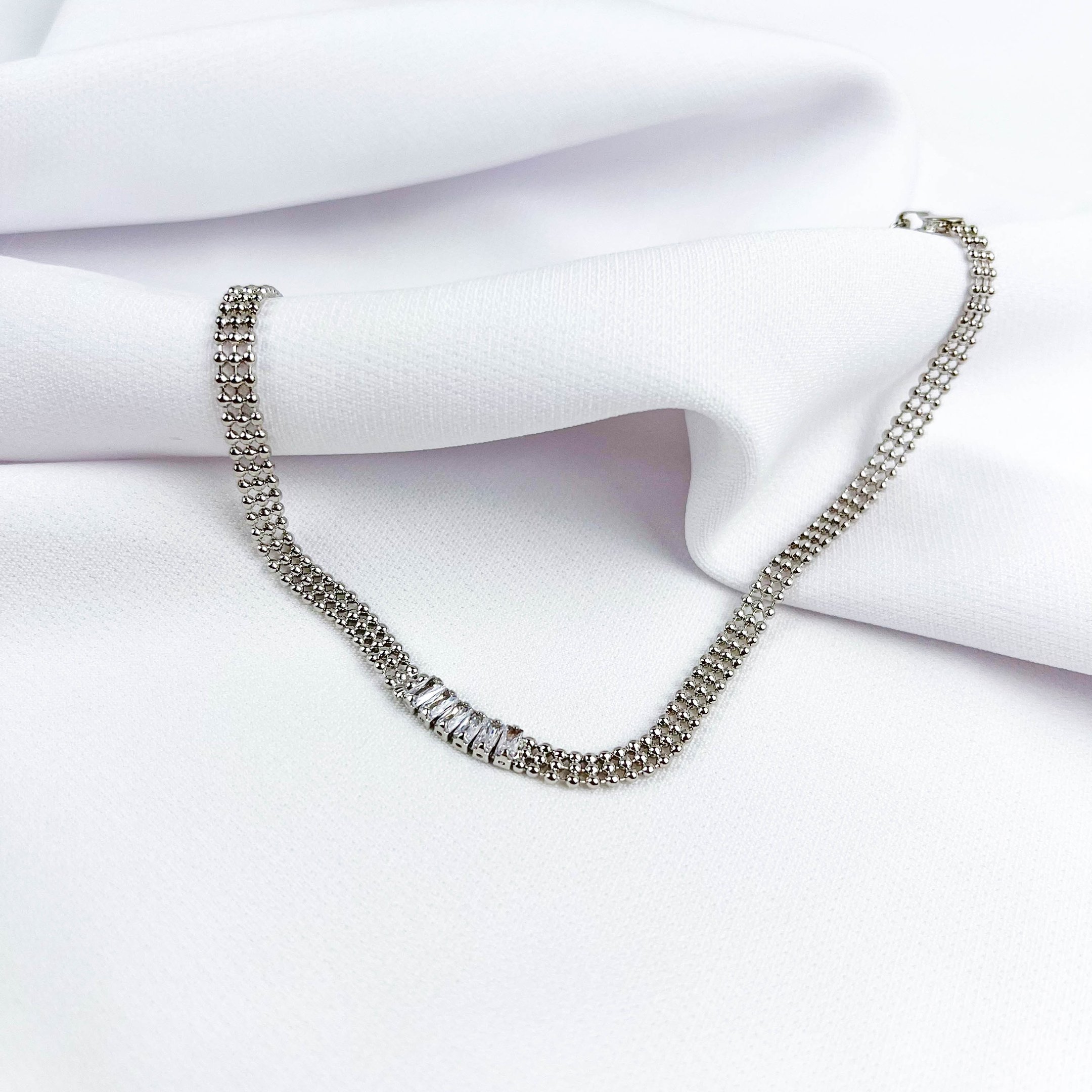 CHOCKER REDE BOLINHAS COM ZIRCONIAS BAGUETE EM RÓDIO BRANCO