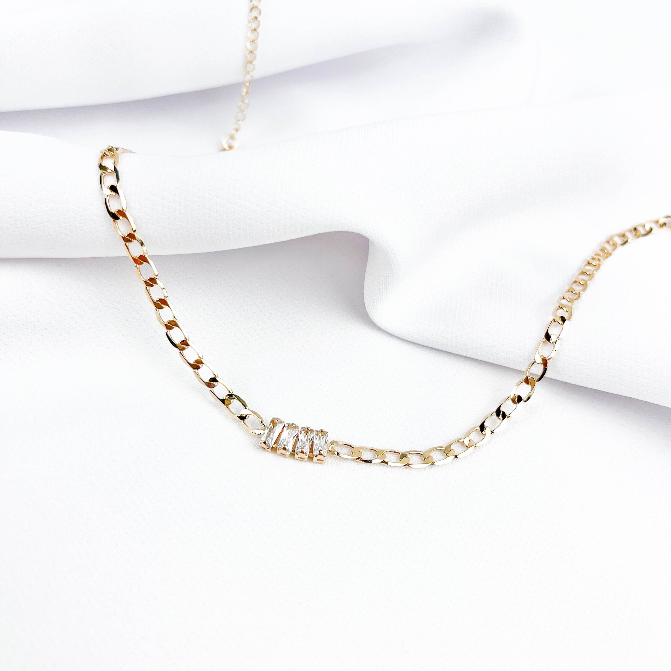 CHOCKER CORR GRUMET COM ZIRCONIAS BAGUETE EM OURO 18K