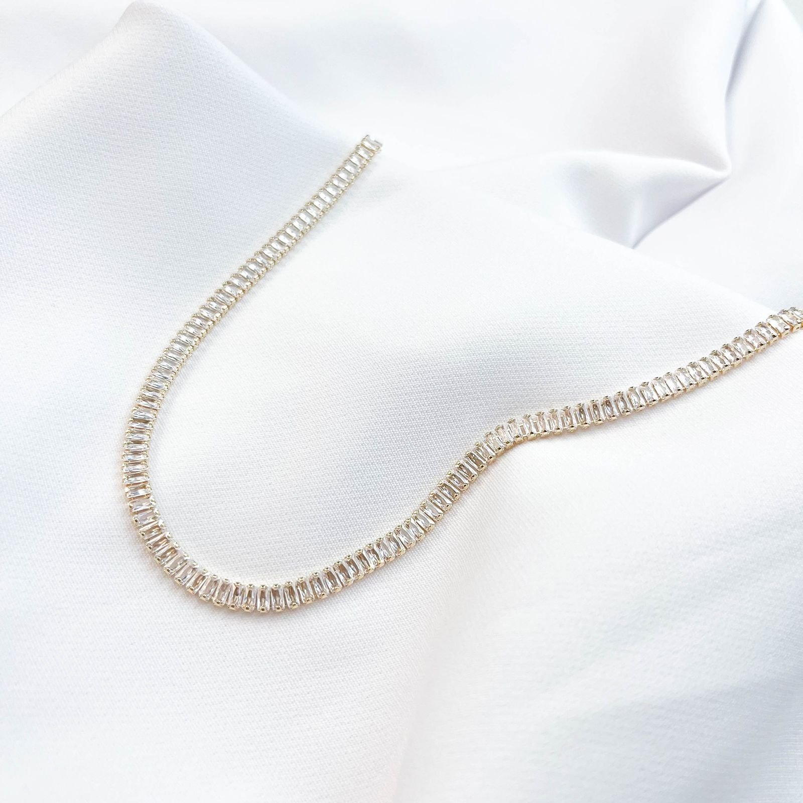 CHOCKER ZIRCONIAS BAGUETES EM OURO 18K