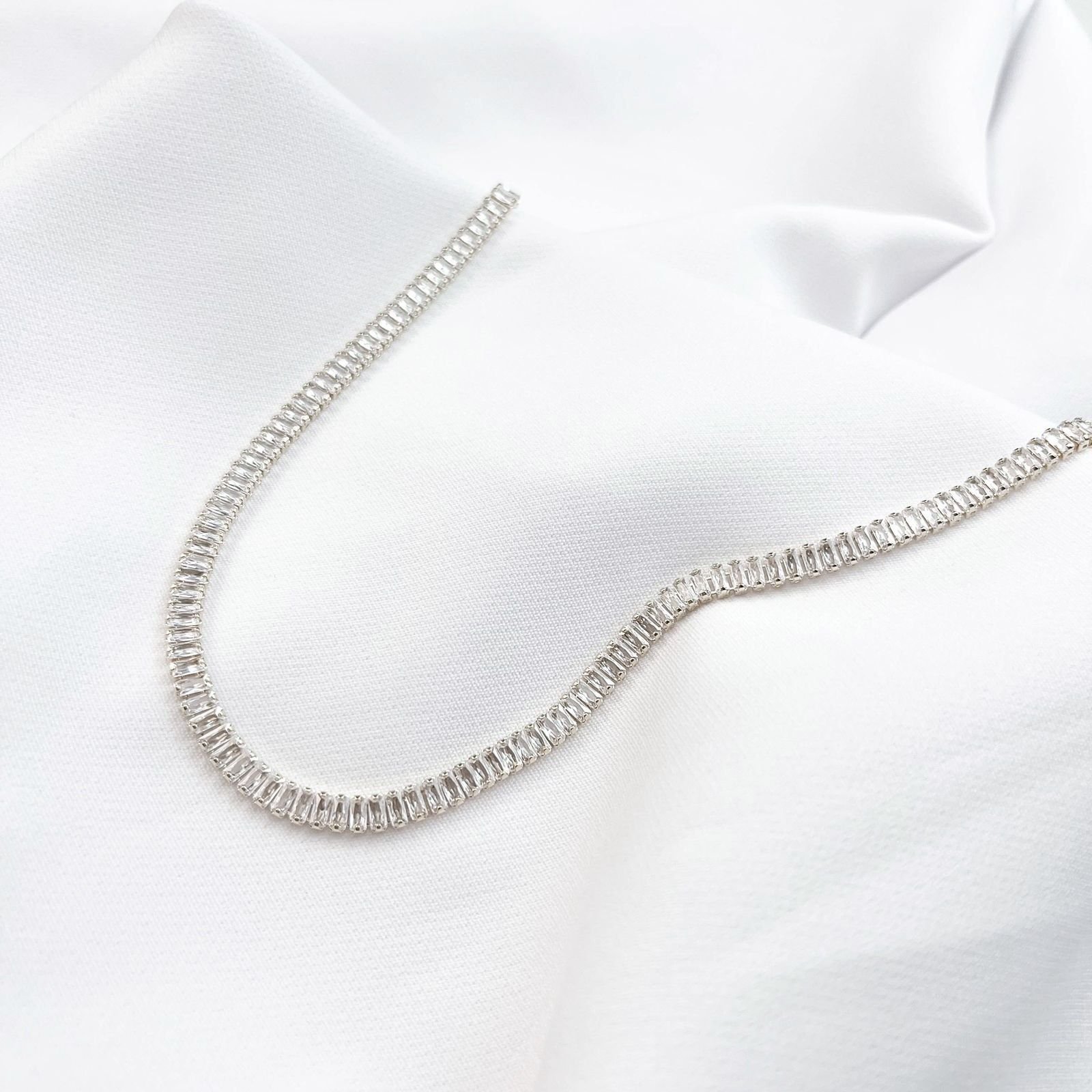 CHOCKER ZIRCONIAS BAGUETES EM RÓDIO BRANCO