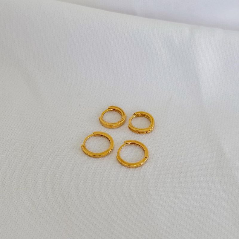 DUPLA ARGOLA ARTICULADA FIO QUADRADO EM OURO 18K