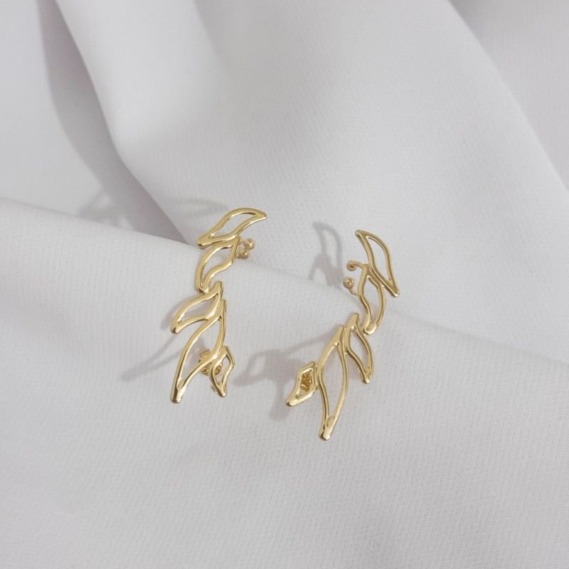 EAR CUFF ASA VAZADO EM OURO 18K