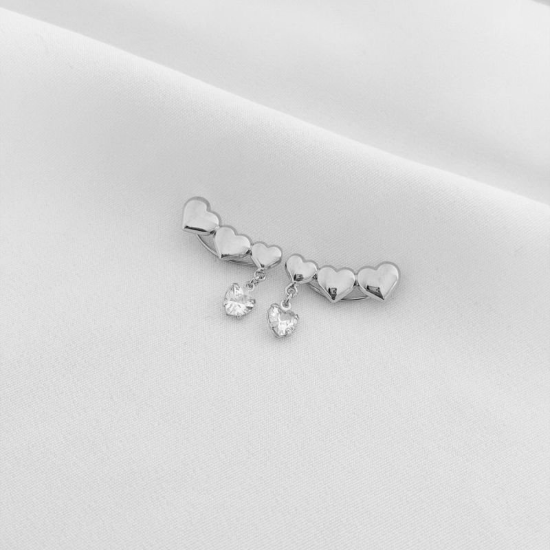 EARCUFF C/ 3 CORACOES LISO E C/ ZICONIAS EM RÓDIO BRANCO