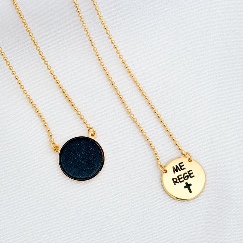 ESCAPULARIO ME REGE COM ONIX PRETO EM OURO 18K