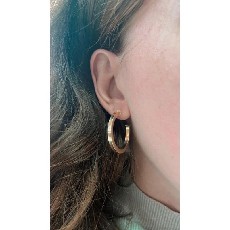BRINCO ARGOLA FIO MEIA CANA QUADRADA 3,0CM DIÂMETRO EM OURO 18K