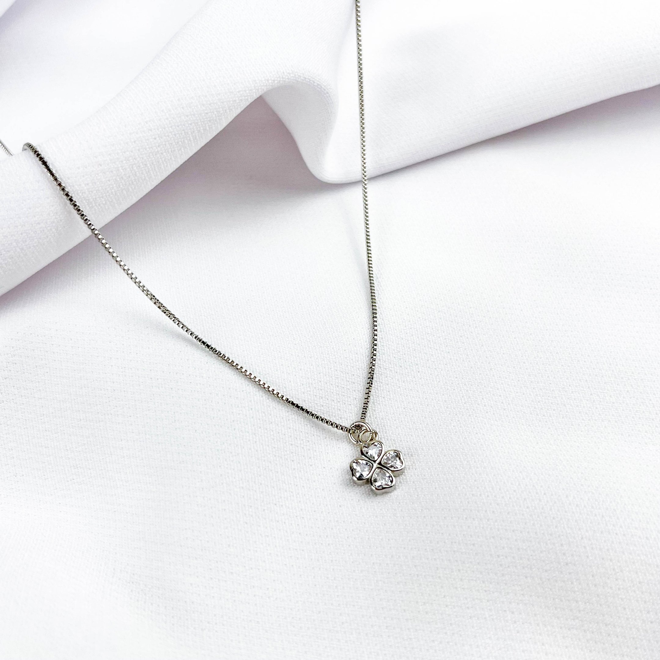 COLAR CORR VENEZIANA COM TREVO EM ZIRCONIAS 45CM EM RÓDIO BRANCO