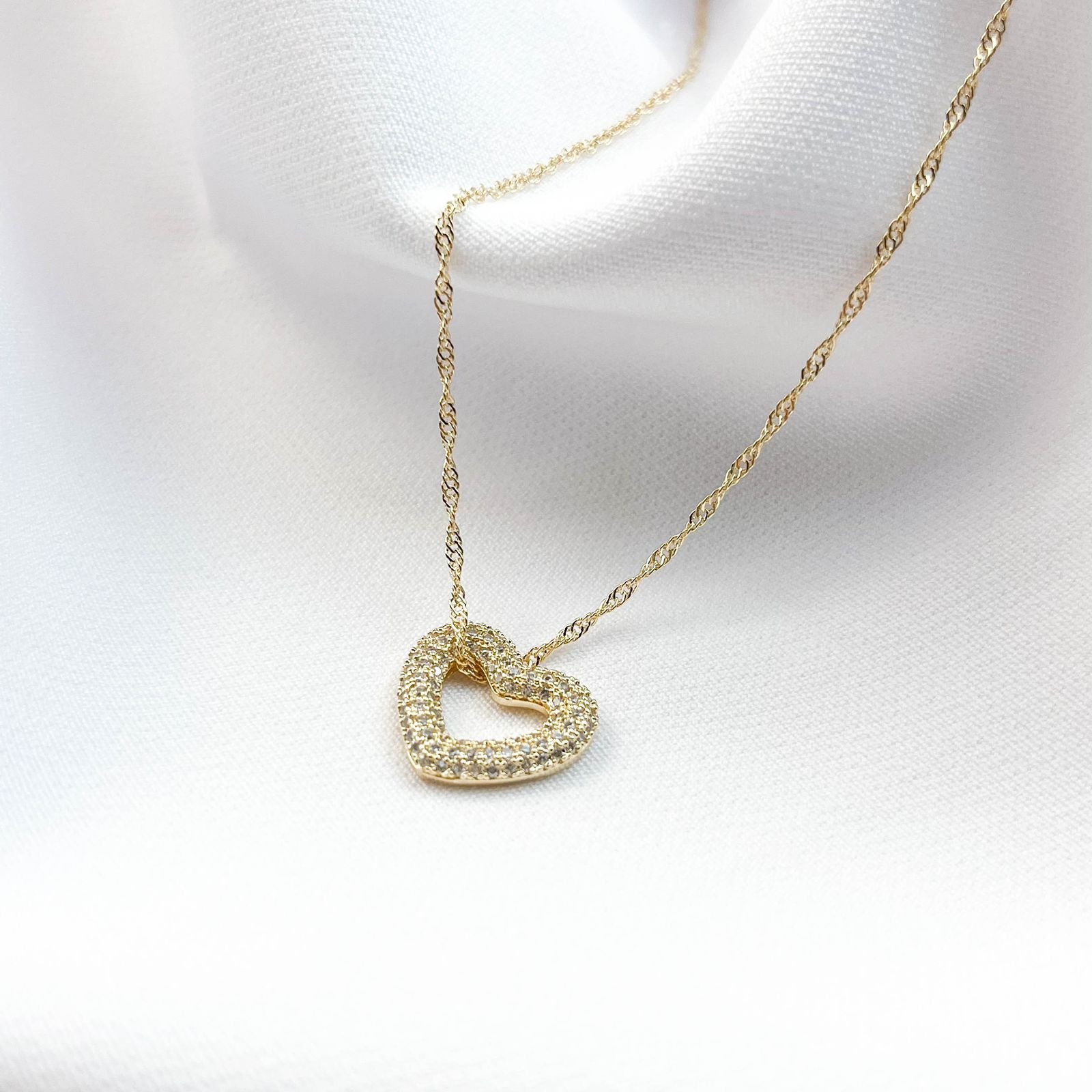 COLAR ELOS ALTERNADOS 45CM COM PINGENTE CORAÇÃO CRAVEJADO EM OURO 18K