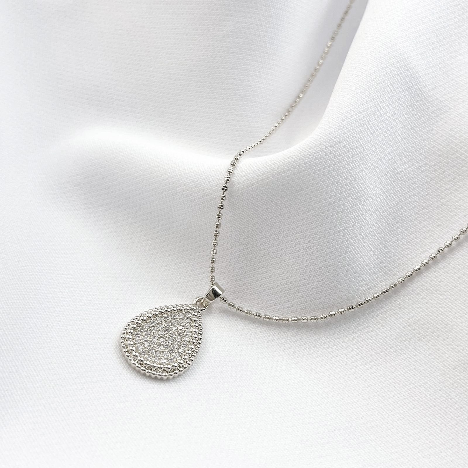 COLAR CORR TRANÇADA FINA 45CM COM PINGENTE GOTA COM ZIRCONIA EM RÓDIO BRANCO