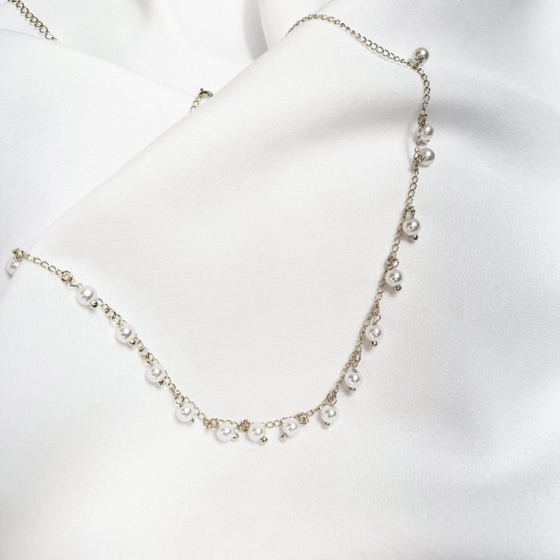 COLAR CHOKER EM PÉROLAS COM 38 CM + 10 CM DE EXTENSOR EM RÓDIO BRANCO