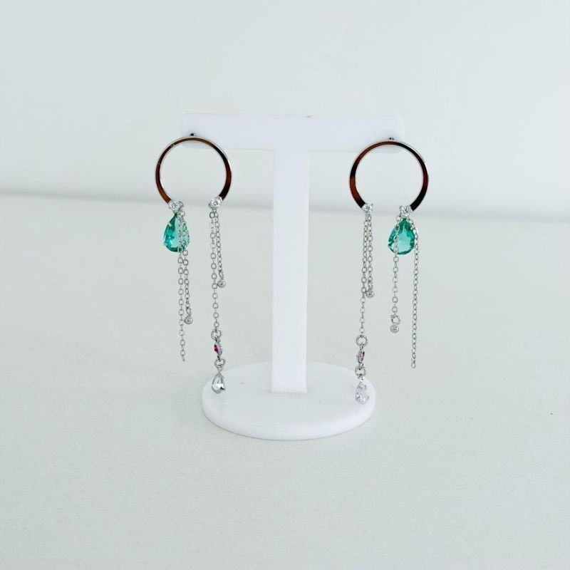 MEIA ARGOLA COM CORRENTES E PEDRAS COLOR EM RÓDIO BRANCO