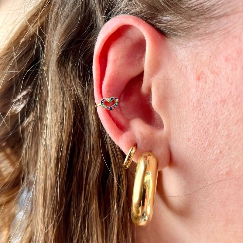 PIERCING CORAÇÃO CRAVEJADO ZIRCONIAS COLORIDAS EM OURO 18K