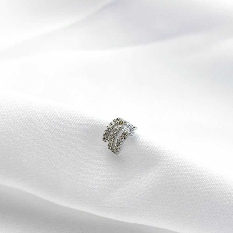 PIERCING ZIRCÔNIAS COM PEDRINHA OVAL EM RÓDIO BRANCO