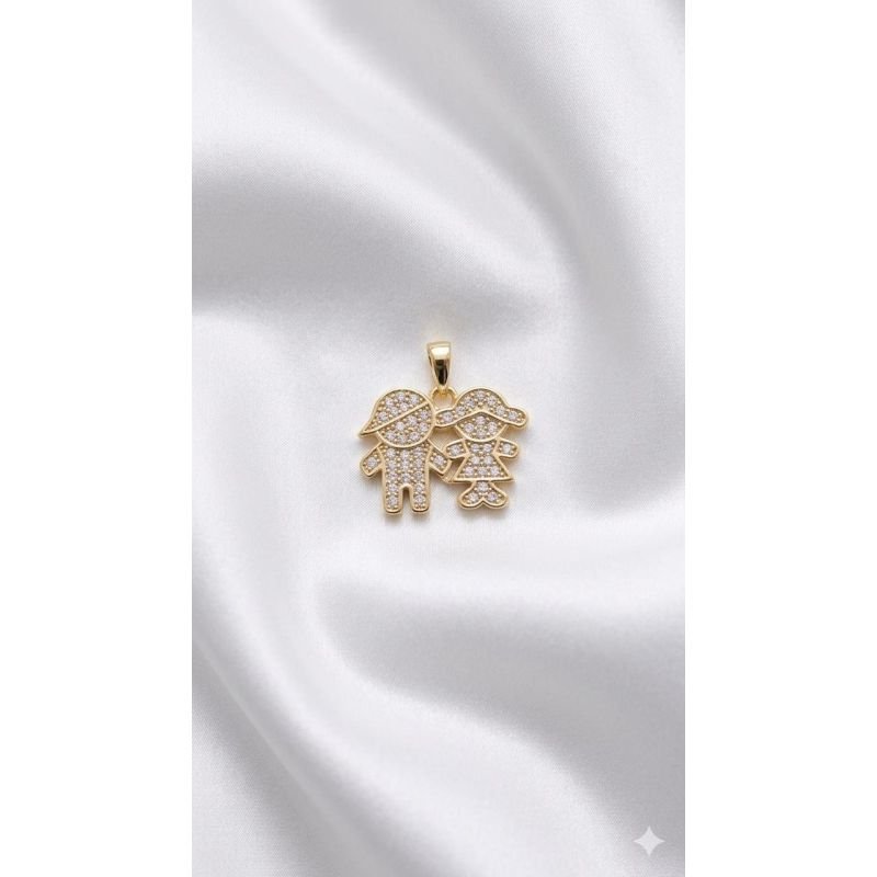 PINGENTE CASAL DE FILHOS CRAVEJADO EM OURO 18K