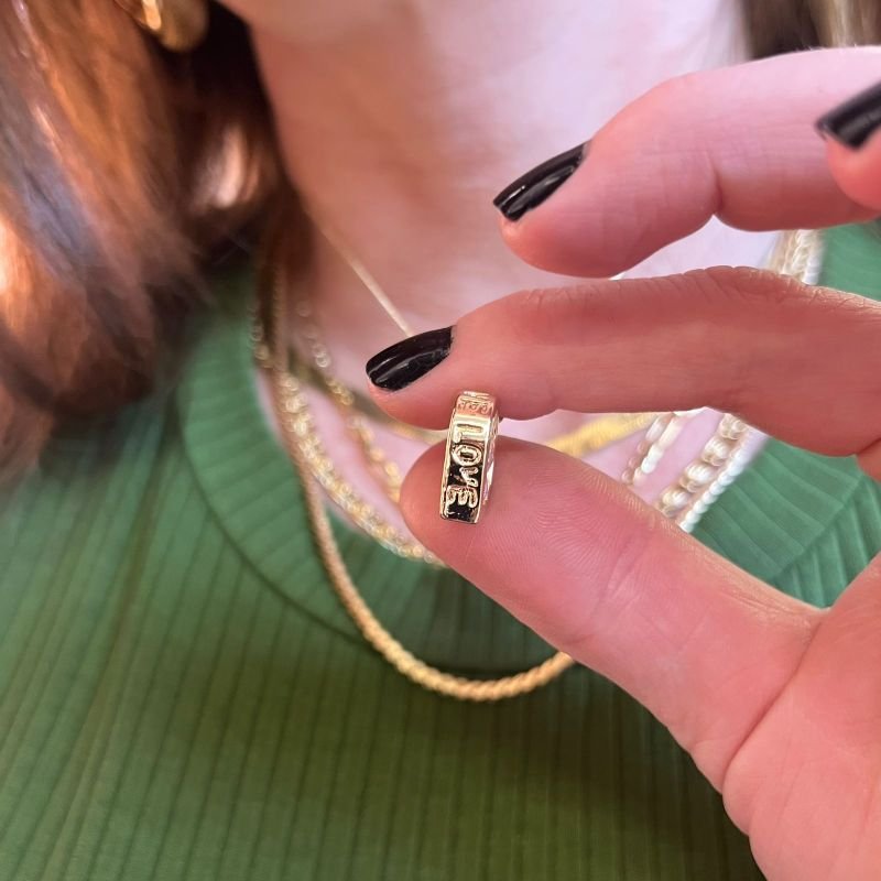 PINGENTE LOVE EM OURO 18K