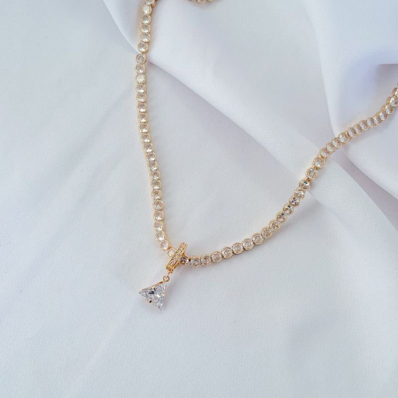 PINGENTE TRIANGULO 10X10 EM OURO 18K