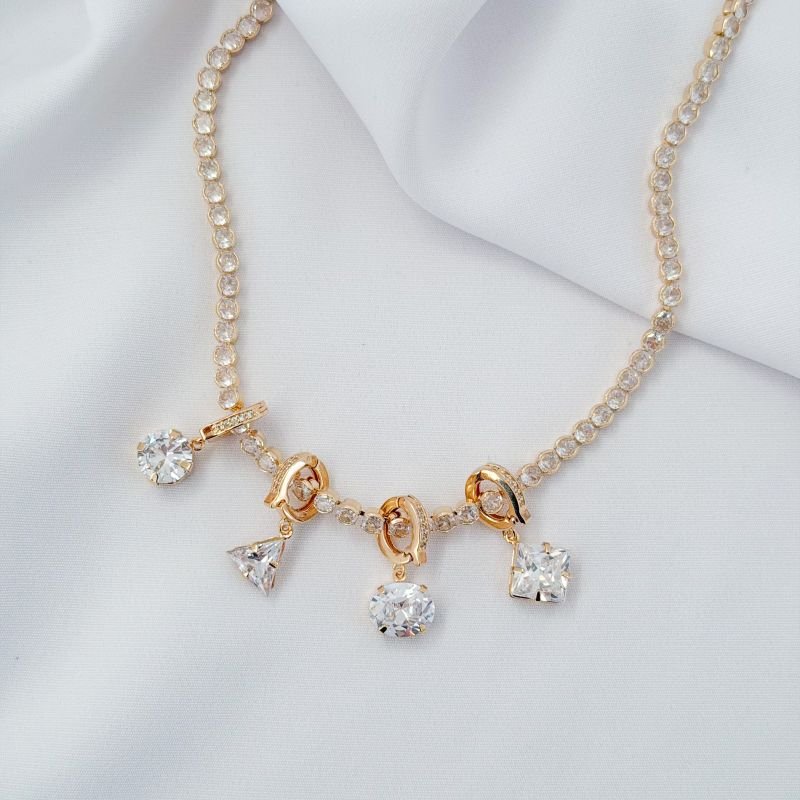 PINGENTE TRIANGULO 10X10 EM OURO 18K