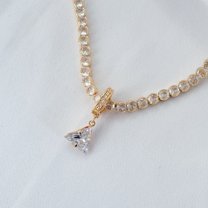 PINGENTE TRIANGULO 10X10 EM OURO 18K