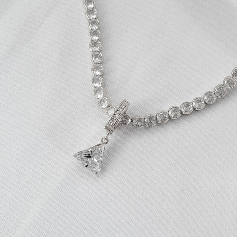 PINGENTE TRIANGULO 10X10 EM RÓDIO BRANCO