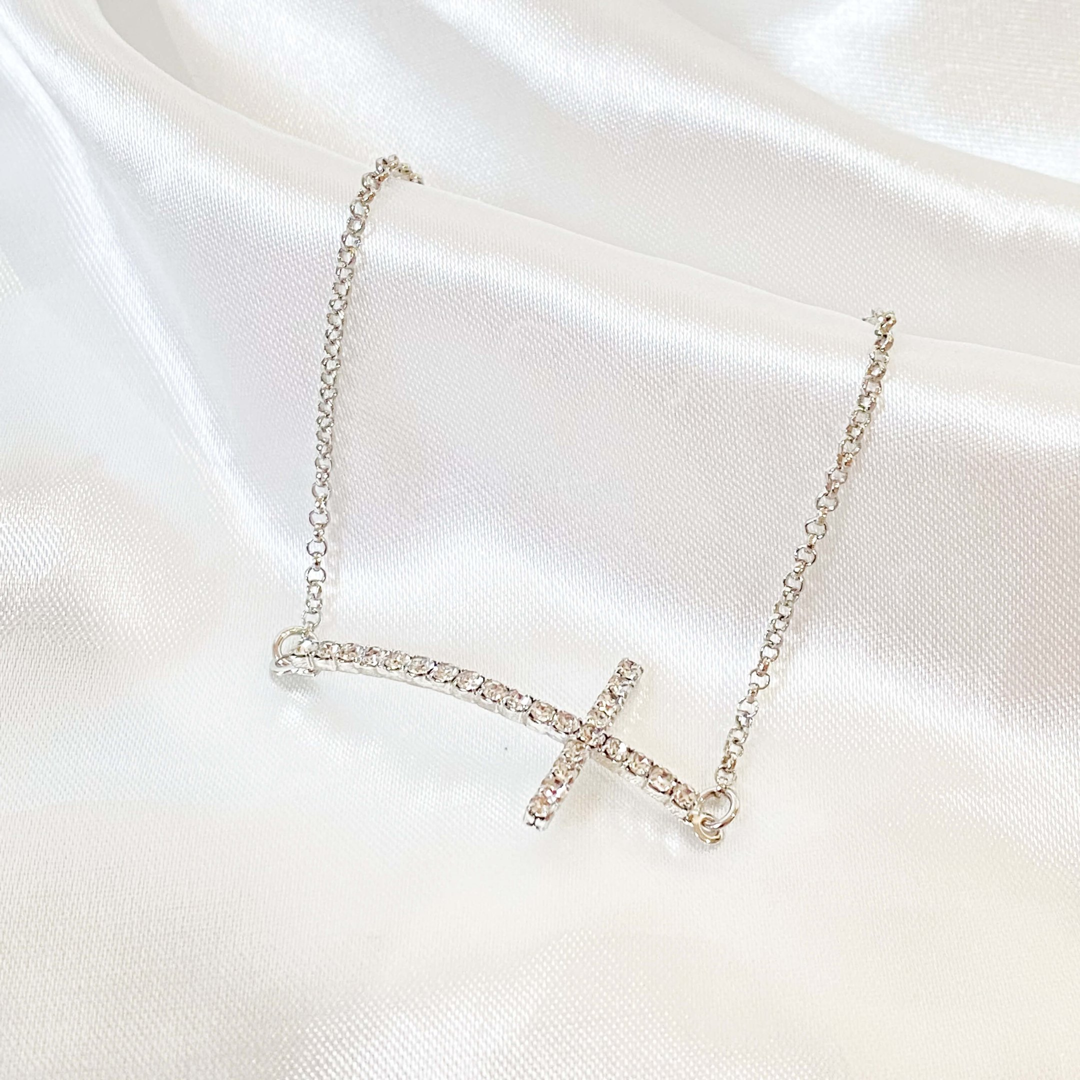 PULSEIRA CRUZ CRAVEJADA EM RÓDIO BRANCO