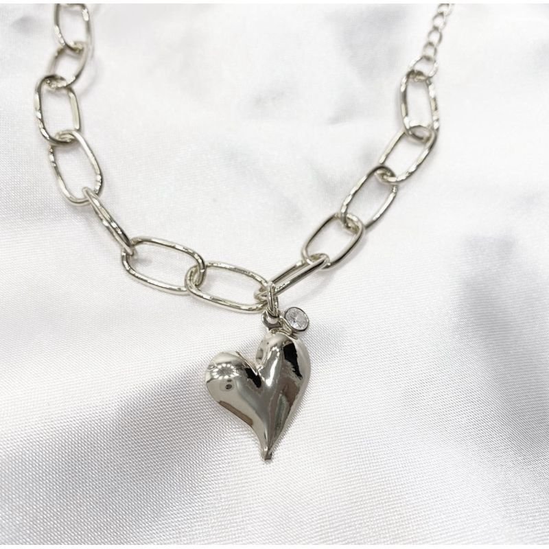 PULSEIRA COM CORRENTE DE ELOS LARGOS E CORAÇÃO FECHADO, EM RÓDIO BRANCO