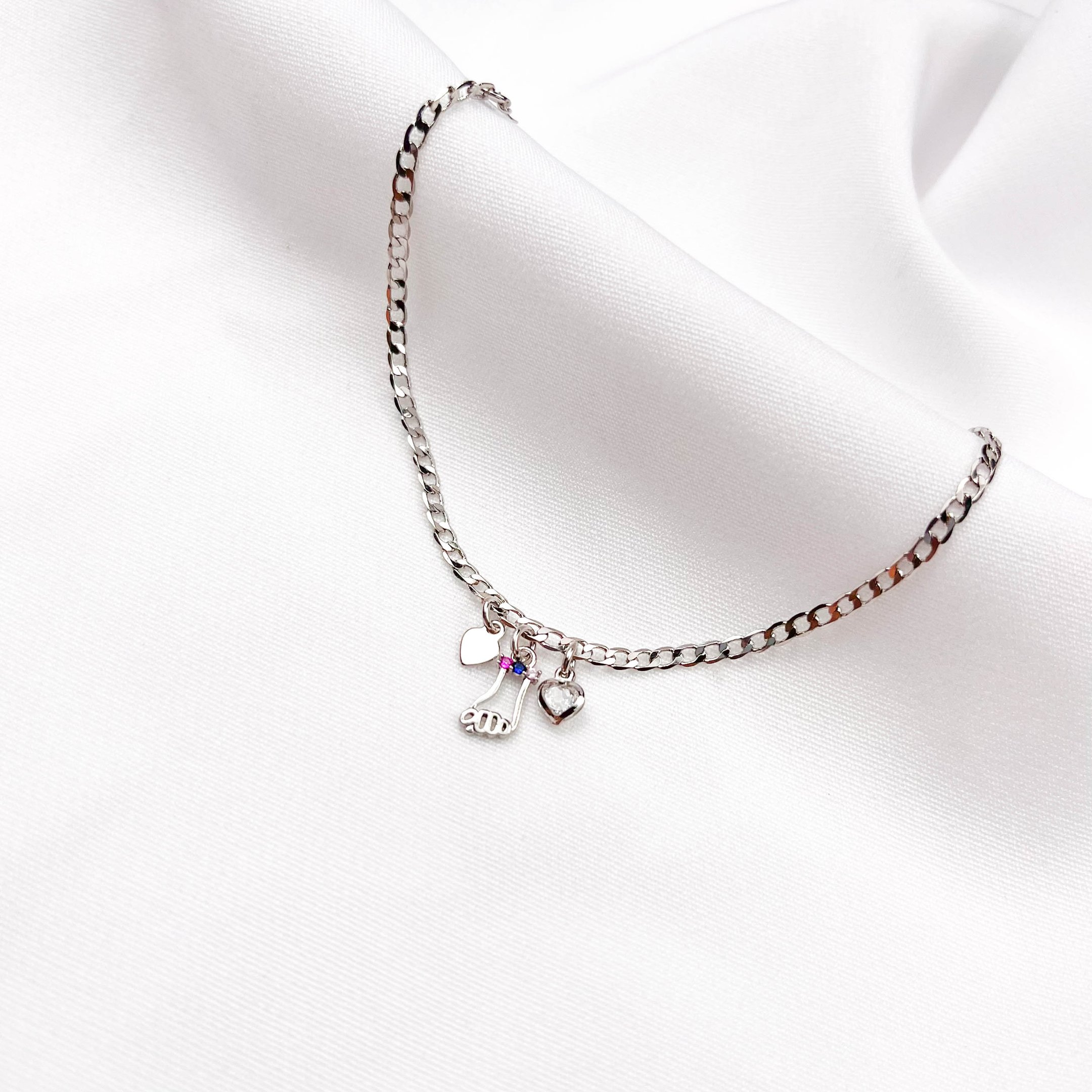 PULSEIRA PINGENTE CORAÇÃO LISO, CORAÇÃO COM ZIRCÔNIA E FIGA EM RÓDIO BRANCO