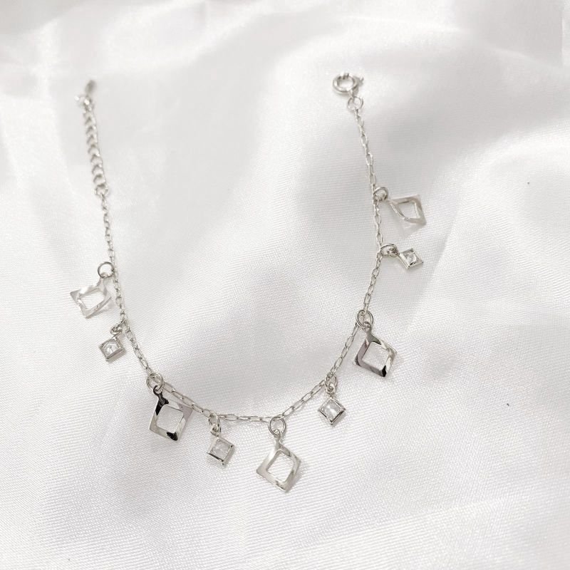 PULSEIRA QUADRADOS VAZADOS E ZIRCONIAS 18CM + 3CM EM RÓDIO BRANCO