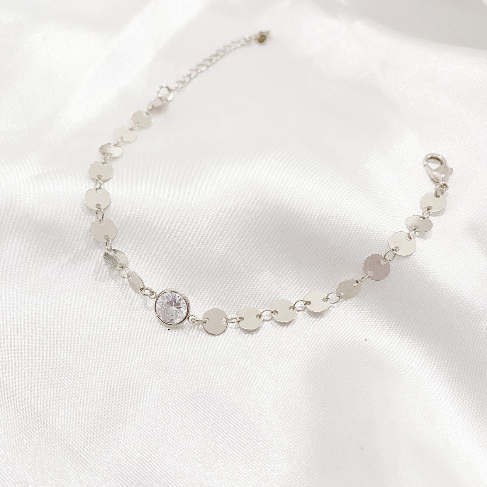 PULSEIRA MEDALHAS E PONTO DE LUZ 18 CM + 3 CM EM RÓDIO BRANCO