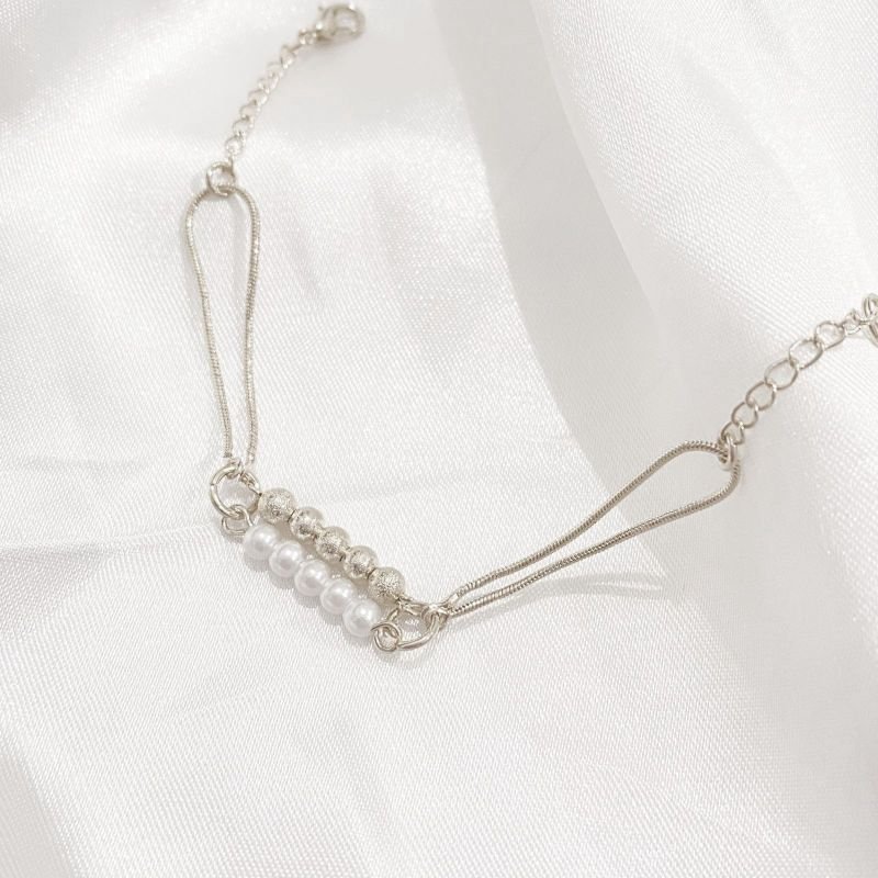 PULSEIRA BOLINHAS E PEROLAS 18 CM + EXTENSOR EM RÓDIO BRANCO