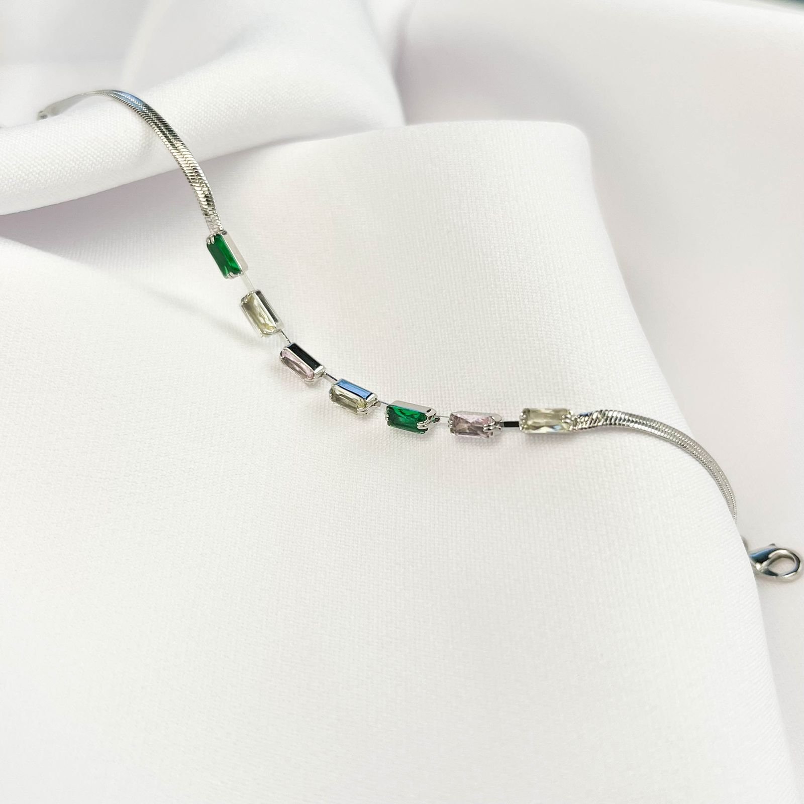 PULSEIRA BAGUETES COLORIDAS EM RÓDIO BRANCO