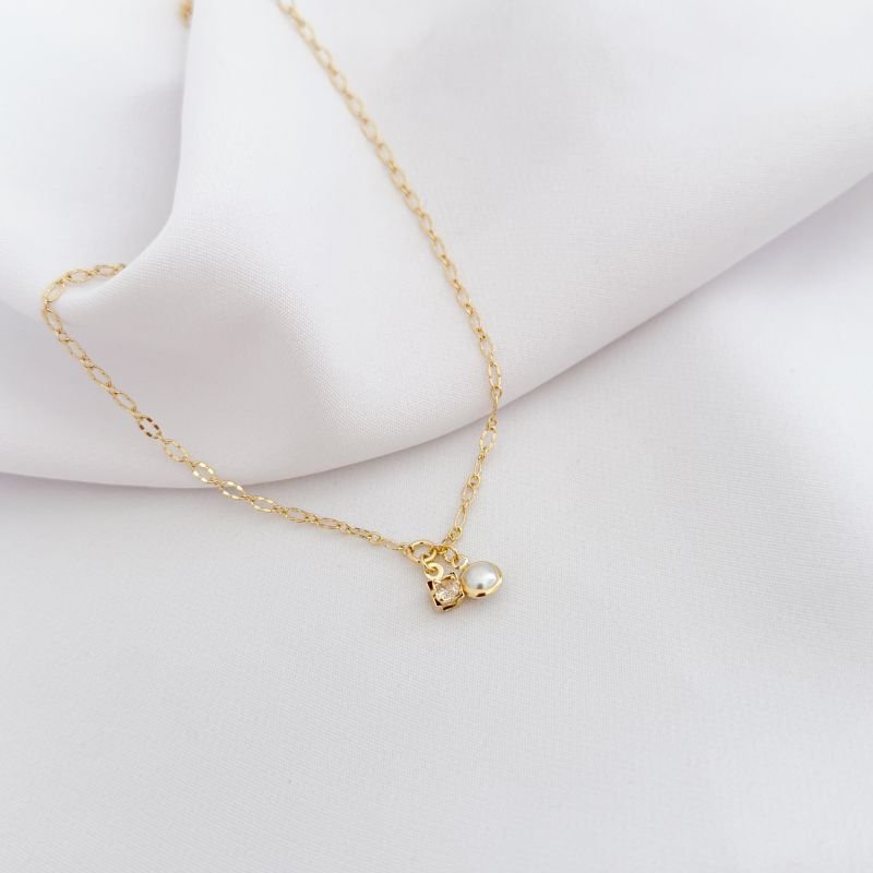 TORNOZELEIRA COM PEROLAS E ZIRCONIAS EM OURO 18K