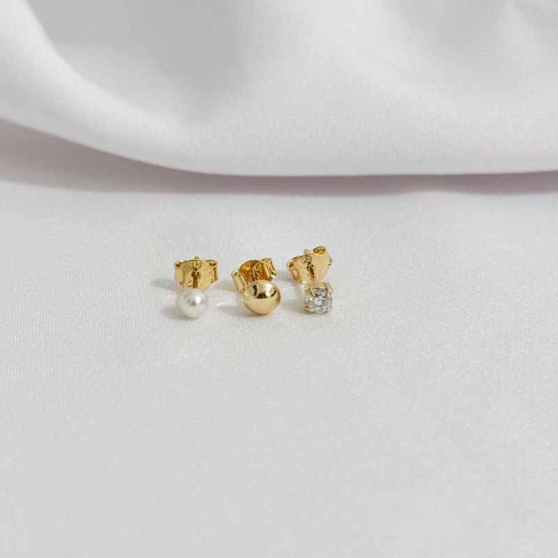 TRIO COM BOLINHA METAL, PEROLA E PONTO DE LUZ EM OURO 18K