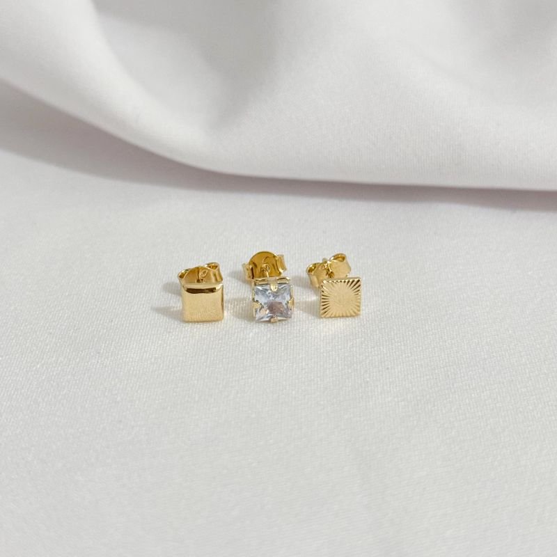 TRIO QUADRADO LISO E PEDRA CARRE EM OURO 18K