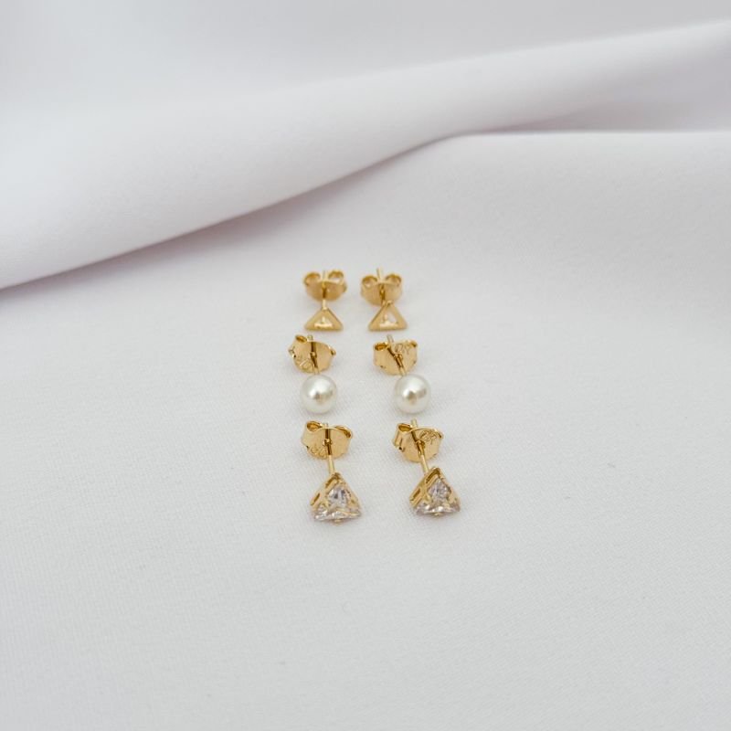 TRIO TRIANGULO PEDRA, TRIAGULO VAZADO E PEROLA EM OURO 18K