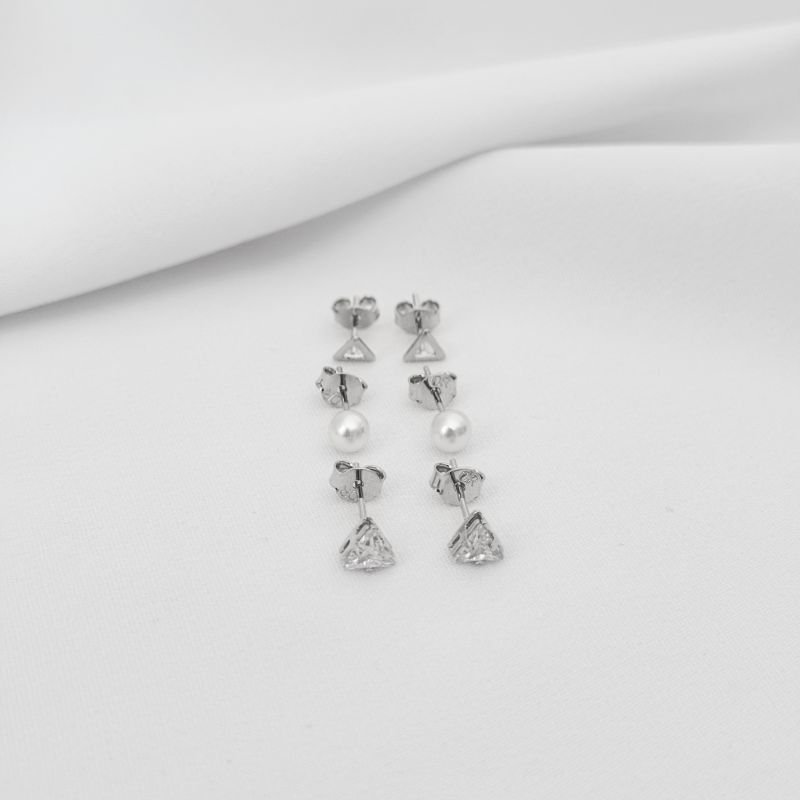 TRIO TRIANGULO PEDRA, TRIAGULO VAZADO E PEROLA EM RÓDIO BRANCO